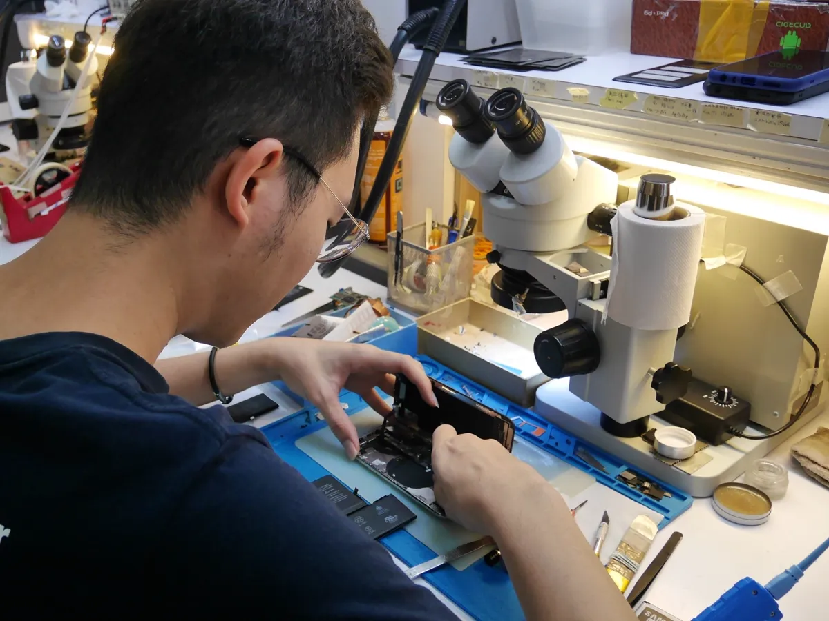 Board work under the microscope — tracing the failed component instead of swapping the board